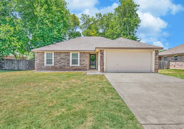Photo 1 of Single family home for sale at 213 Woodlands Blvd, Waco, TX 76705 | MLS# 21331438 | Listing updated on 2026-08-21