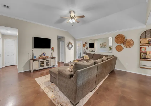 Photo 4 of Single family home for sale at 213 Woodlands Blvd, Waco, TX 76705 | MLS# 21331438 | Listing updated on 2026-08-21