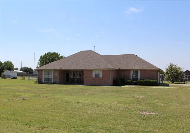 Photo 2 of Single family home for sale at 166 Meadowview Cir, Van Alstyne, TX 75495 | MLS# 21348931 | Listing updated on 2026-08-29