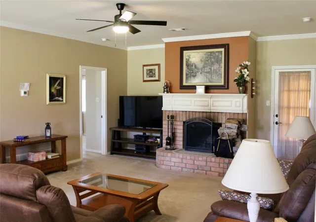 Photo 4 of Single family home for sale at 166 Meadowview Cir, Van Alstyne, TX 75495 | MLS# 21348931 | Listing updated on 2026-08-29