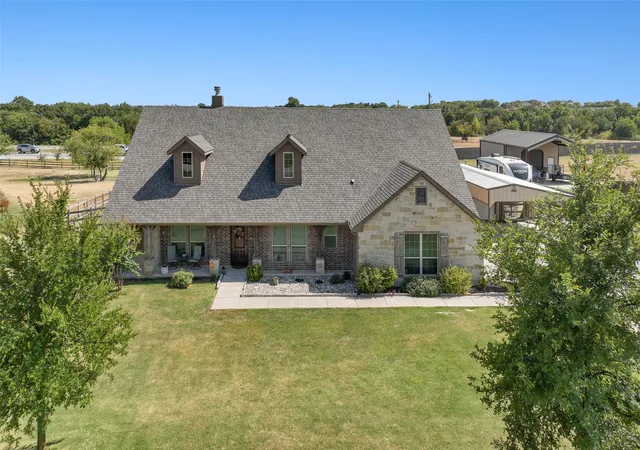 Photo 2 of Single family home for sale at 117 Heather Ln, Decatur, TX 76234 | MLS# 21351693 | Listing updated on 2026-08-27