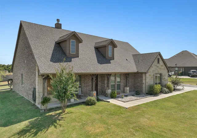 Photo 3 of Single family home for sale at 117 Heather Ln, Decatur, TX 76234 | MLS# 21351693 | Listing updated on 2026-08-27
