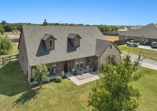 Photo 4 of Single family home for sale at 117 Heather Ln, Decatur, TX 76234 | MLS# 21351693 | Listing updated on 2026-08-27