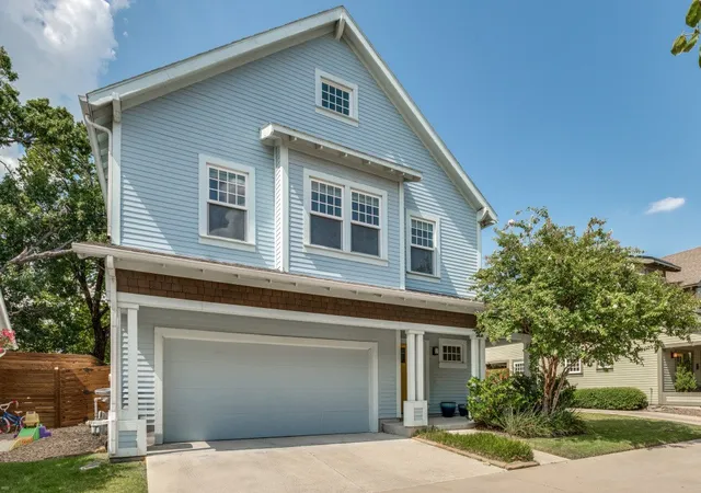 2nd image of 629 Bishop Heights Ln, Dallas, TX 75208 | MLS# 21351716