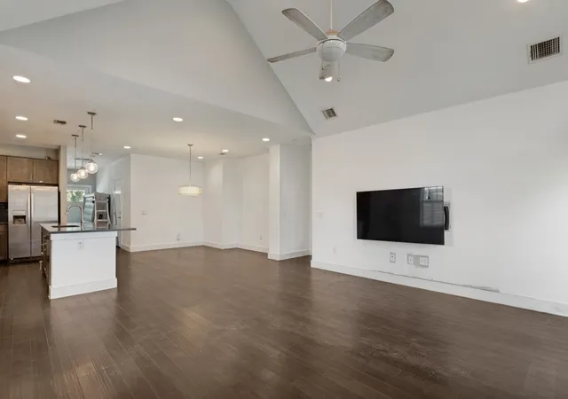 4th image of 629 Bishop Heights Ln, Dallas, TX 75208 | MLS# 21351716