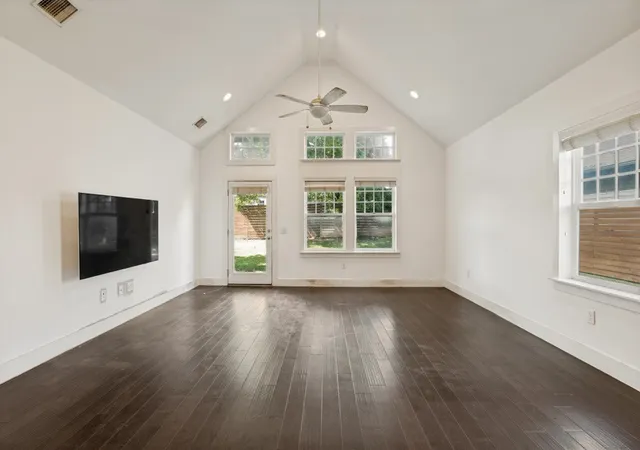 5th image of 629 Bishop Heights Ln, Dallas, TX 75208 | MLS# 21351716