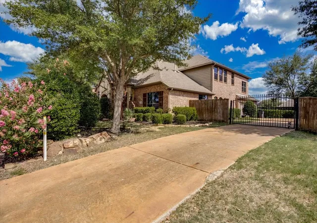 Photo 3 of Single family home for sale at 626 Waters Edge Wy, Murphy, TX 75094 | MLS# 21350609 | Listing updated on 2026-08-08
