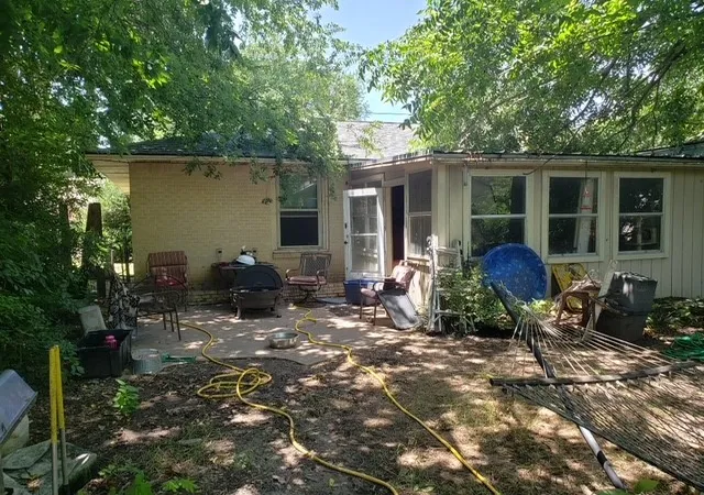 Photo 2 of Sale Pending at 516 S Weaver St, Gainesville, TX 76240 | MLS# 21351502 | Listing updated on 2026-10-04