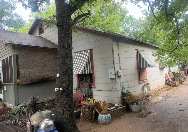 Photo 2 of Single family home for sale at 608 E Wichita St, Henrietta, TX 76365 | MLS# 21351672 | Listing updated on 2026-08-06