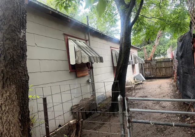 Photo 4 of Single family home for sale at 608 E Wichita St, Henrietta, TX 76365 | MLS# 21351672 | Listing updated on 2026-08-06