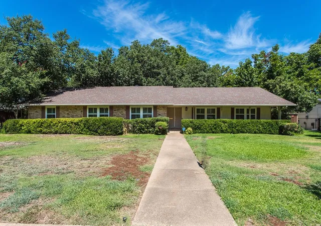 2nd image of 4225 Reaumur Dr, Dallas, TX 75229 | MLS# 21351749