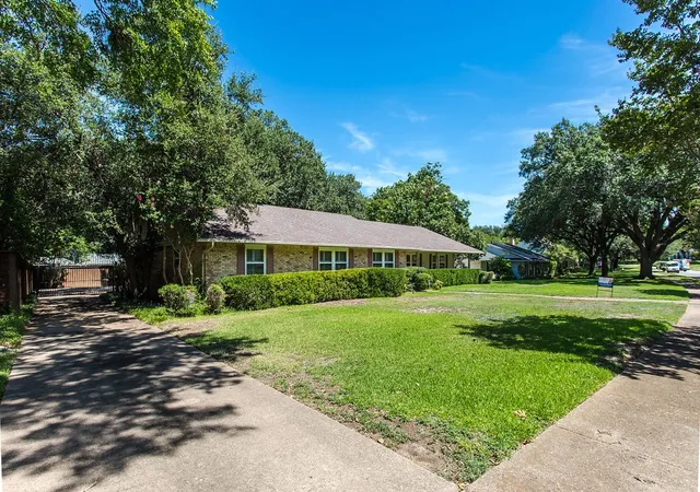 3rd image of 4225 Reaumur Dr, Dallas, TX 75229 | MLS# 21351749