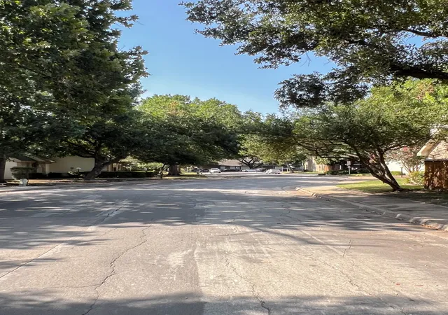 Photo 2 of Townhouse for sale at 13552 Waterfall Wy, Dallas, TX 75240 | MLS# 21341017 | Listing updated on 2026-09-17