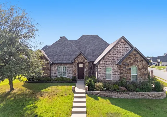 Photo 1 of Single family home for sale at 2513 Barton Creek Cir, Tyler, TX 75703 | MLS# 21349399 | Listing updated on 2026-10-02