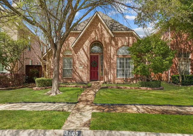 2nd image of 8609 Old Oak Dr, Irving, TX 75063 | MLS# 21351774