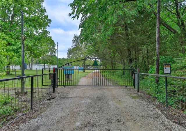3rd image of 301 Cedar Point Cir, Gordonville, TX 76245 | MLS# 21351714