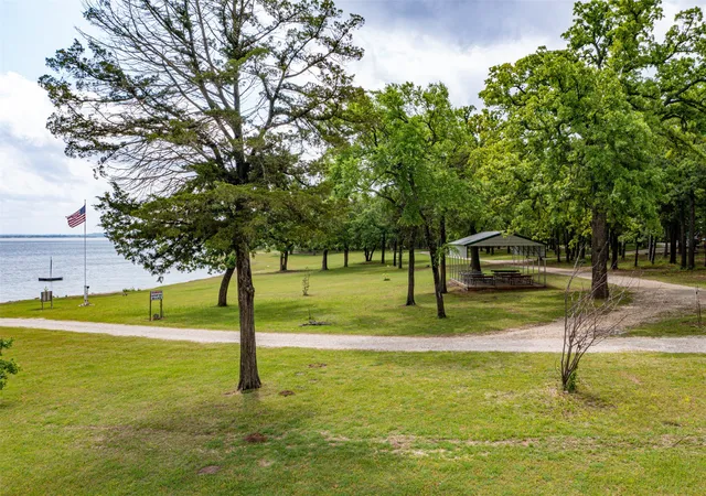 5th image of 301 Cedar Point Cir, Gordonville, TX 76245 | MLS# 21351714