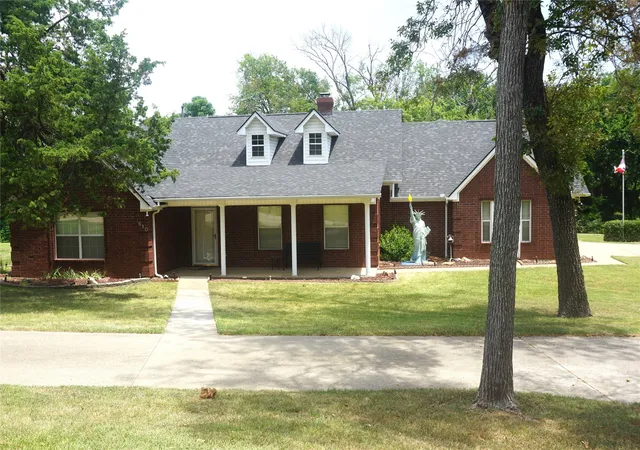 Photo 3 of Single family home for sale at 610 S Lillis Ln, Denison, TX 75020 | MLS# 21350527 | Listing updated on 2026-08-06