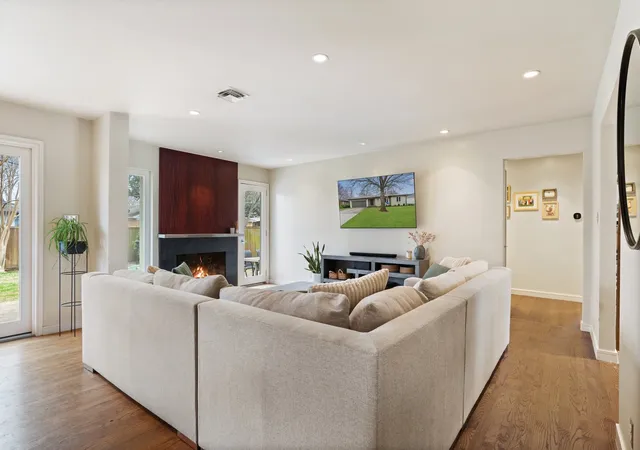 4th image of 7418 Fenton Dr, Dallas, TX 75231 | MLS# 21349391