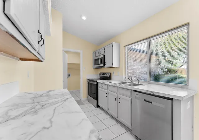 Photo 4 of Single family home for sale at 1404 Sheppard Ln, Wylie, TX 75098 | MLS# 21350696 | Listing updated on 2026-10-07
