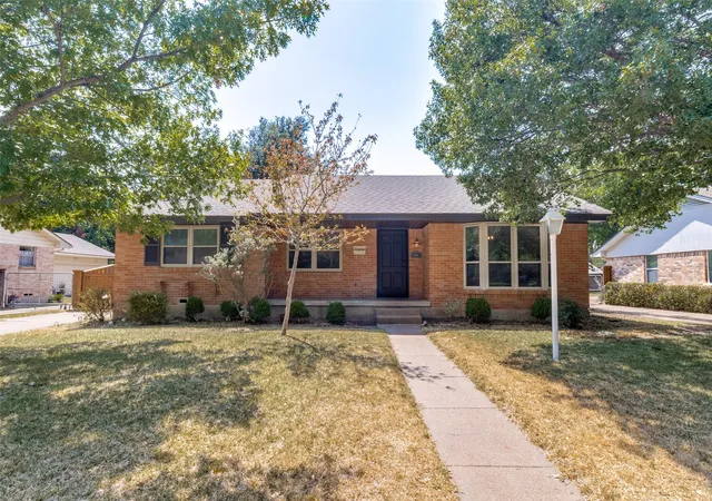 1st image of 8605 Shagrock Ln, Dallas, TX 75238 | MLS# 21348326