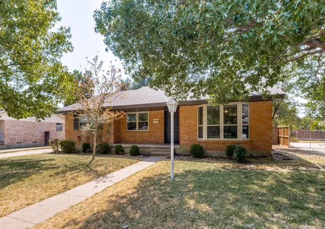 2nd image of 8605 Shagrock Ln, Dallas, TX 75238 | MLS# 21348326