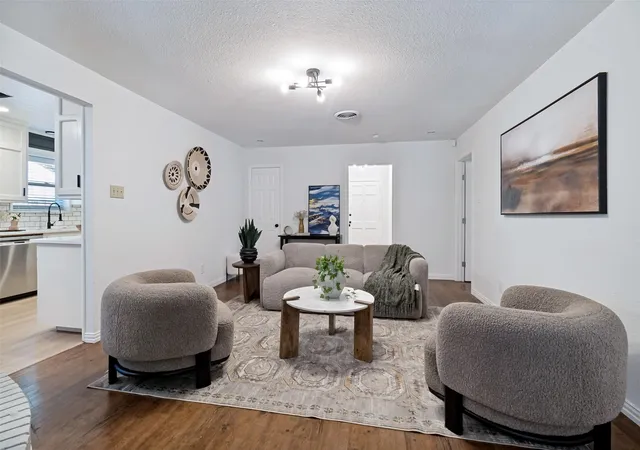 4th image of 8605 Shagrock Ln, Dallas, TX 75238 | MLS# 21348326