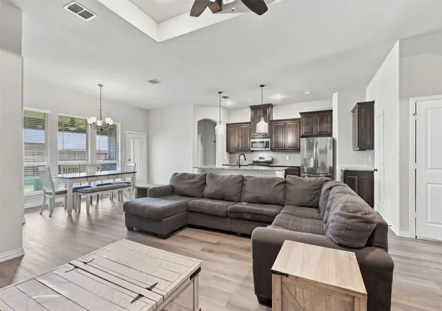 4th image of 632 Steerman Ct, Fort Worth, TX 76179 | MLS# 21350558