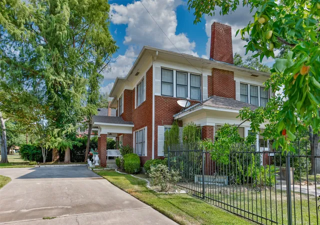 3rd image of 1118 S Lindsay St, Gainesville, TX 76240 | MLS# 21345782
