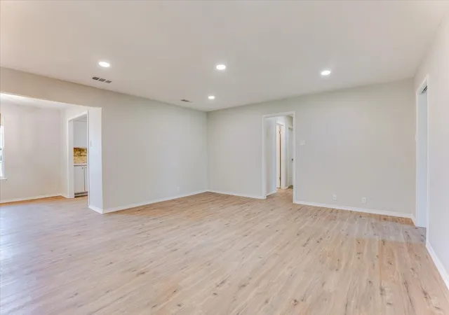 Photo 3 of Single family home for sale at 104 Pontiac Dr, Gainesville, TX 76240 | MLS# 21341011 | Listing updated on 2026-08-05