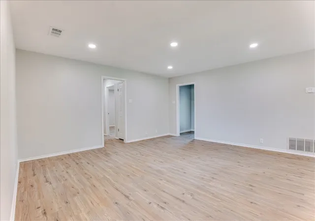 Photo 3 of Single family home for sale at 104 Pontiac Dr, Gainesville, TX 76240 | MLS# 21341011 | Listing updated on 2026-08-05