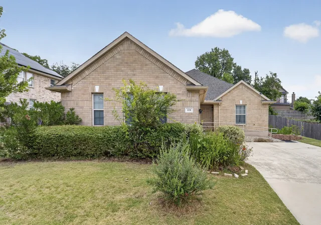 3rd image of 119 Matamoros St, Grand Prairie, TX 75051 | MLS# 21335213