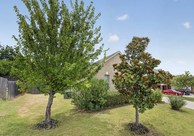 4th image of 119 Matamoros St, Grand Prairie, TX 75051 | MLS# 21335213