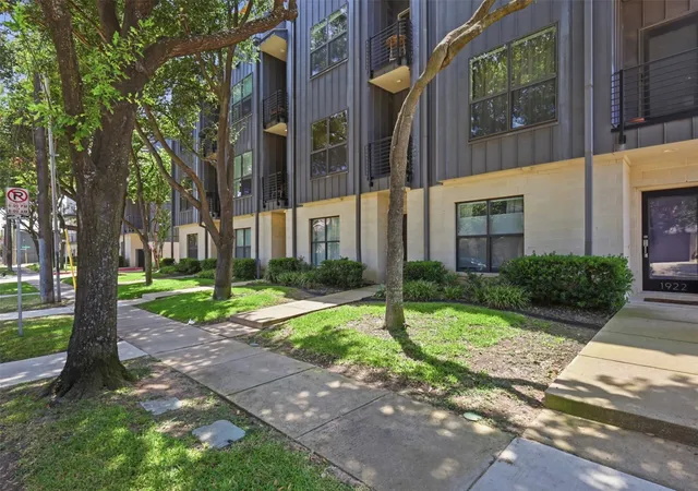 Photo 2 of Townhouse for sale at 1918 Hope Wy, Dallas, TX 75206 | MLS# 21348056 | Listing updated on 2026-09-30