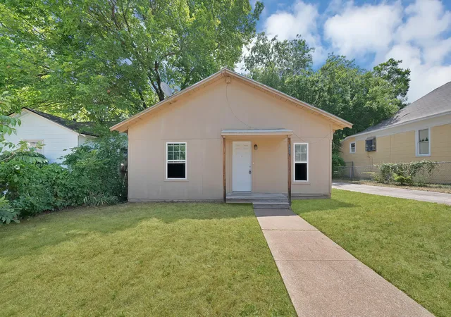 Photo 1 of Single family home for sale at 515 Woodrow Ave, Fort Worth, TX 76105 | MLS# 21349745 | Listing updated on 2026-08-06