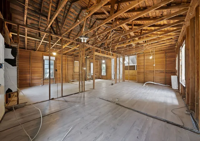 Photo 3 of Single family home for sale at 515 Woodrow Ave, Fort Worth, TX 76105 | MLS# 21349745 | Listing updated on 2026-08-06