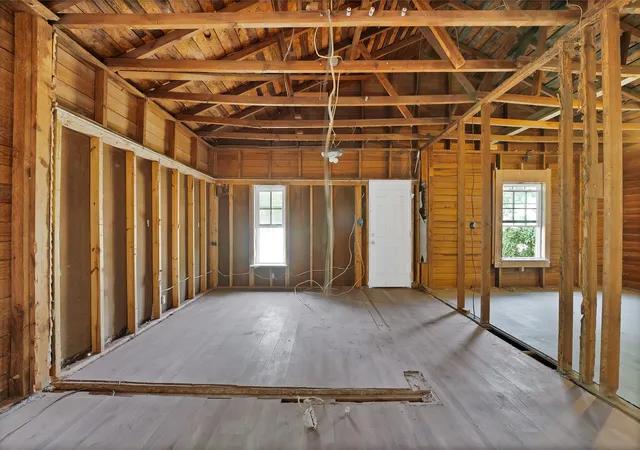 Photo 4 of Single family home for sale at 515 Woodrow Ave, Fort Worth, TX 76105 | MLS# 21349745 | Listing updated on 2026-08-06