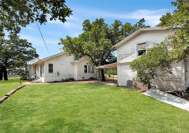 Photo 2 of Single family home for sale at 1012 W 12th St, Cisco, TX 76437 | MLS# 21351919 | Listing updated on 2026-09-24