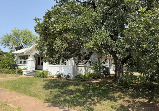 Photo 3 of Single family home for sale at 1012 W 12th St, Cisco, TX 76437 | MLS# 21351919 | Listing updated on 2026-09-24