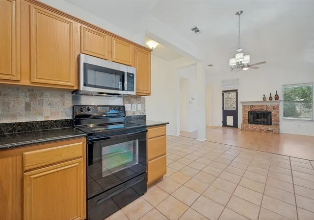 Photo 3 of Single family home for sale at 525 Port O Conner Dr, Little Elm, TX 75068 | MLS# 21351925 | Listing updated on 2026-08-07
