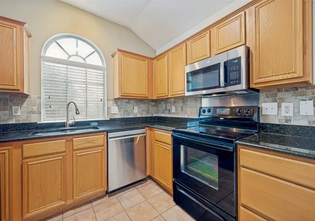 Photo 4 of Single family home for sale at 525 Port O Conner Dr, Little Elm, TX 75068 | MLS# 21351925 | Listing updated on 2026-08-07
