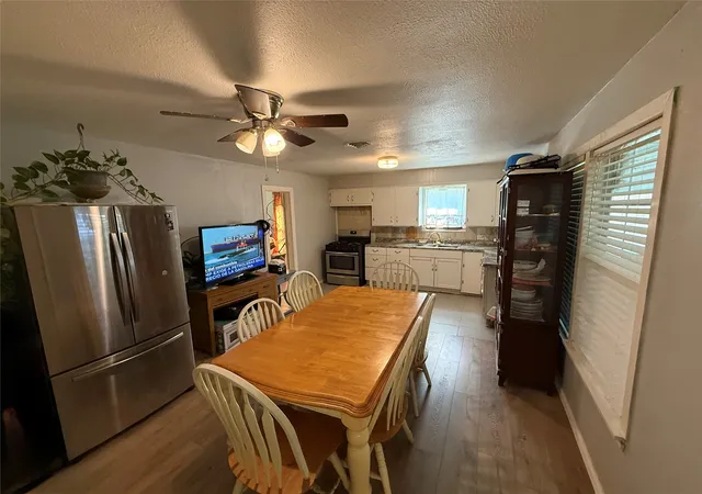 Photo 4 of Single family home for sale at 1528 E King St, Sherman, TX 75090 | MLS# 21351957 | Listing updated on 2026-09-29