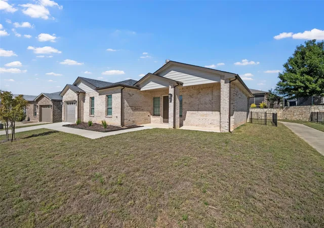 Photo 3 of Single family home for sale at 3712 Fireside Ln, Mc Kinney, TX 75071 | MLS# 21351953 | Listing updated on 2026-08-06
