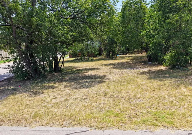 Photo 1 of Land for sale at 804 E Powell Ave, Fort Worth, TX 76104 | MLS# 21349468 | Listing updated on 2026-08-06