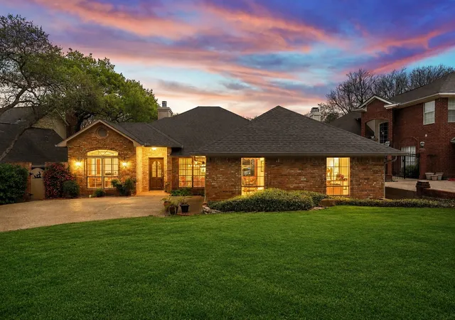 Photo 1 of Single family home for sale at 99 Sugar Creek Pl, Woodway, TX 76712 | MLS# 21351930 | Listing updated on 2026-08-25
