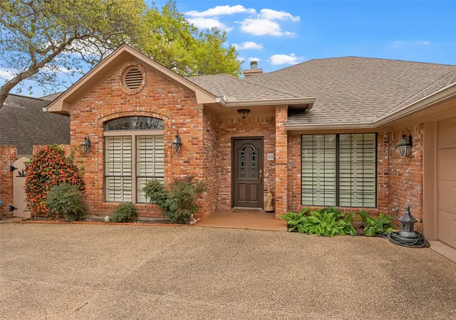 Photo 2 of Single family home for sale at 99 Sugar Creek Pl, Woodway, TX 76712 | MLS# 21351930 | Listing updated on 2026-08-25