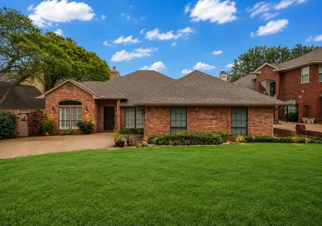 Photo 3 of Single family home for sale at 99 Sugar Creek Pl, Woodway, TX 76712 | MLS# 21351930 | Listing updated on 2026-08-25