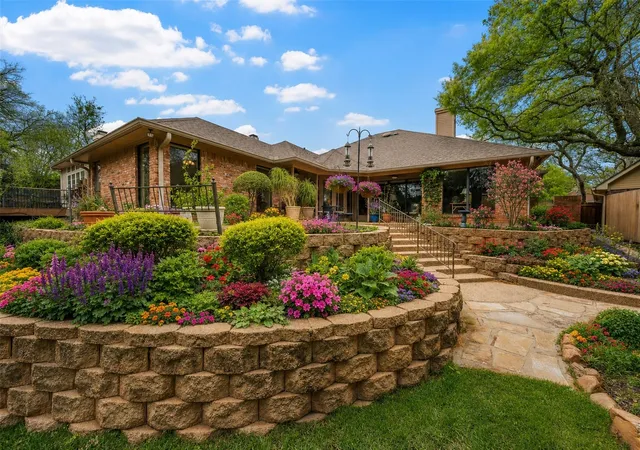 Photo 3 of Single family home for sale at 99 Sugar Creek Pl, Woodway, TX 76712 | MLS# 21351930 | Listing updated on 2026-08-25