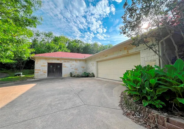 Photo 16 of Single family home for sale at 636 Duck Creek Wy, Sunnyvale, TX 75182 | MLS# 21350992 | Listing updated on 2026-09-01