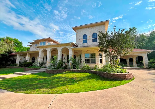 Photo 2 of Single family home for sale at 636 Duck Creek Wy, Sunnyvale, TX 75182 | MLS# 21350992 | Listing updated on 2026-09-01